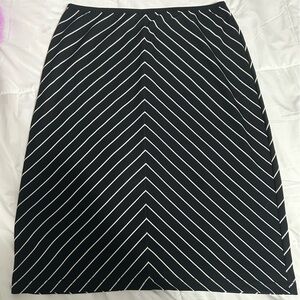 Vintage Y2K Mossimo Black Skirt with White Chevron Stripes - Small